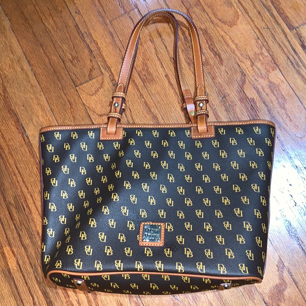 Dooney and Bourke Greta Leisure Shopper ng352 new without tags